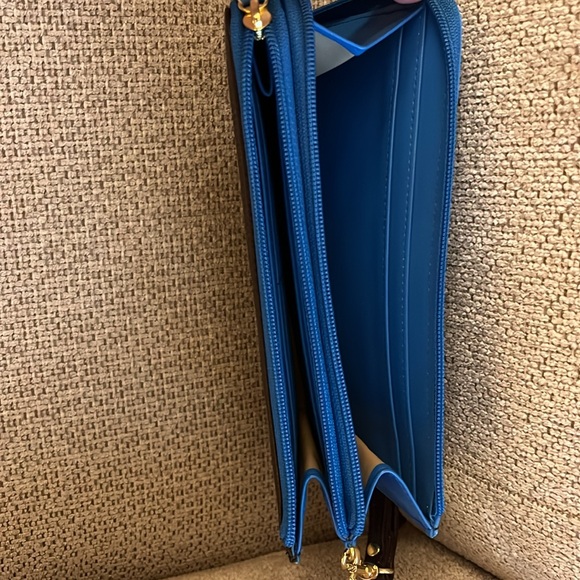 Buxton zip around wallet - Picture 3 of 5